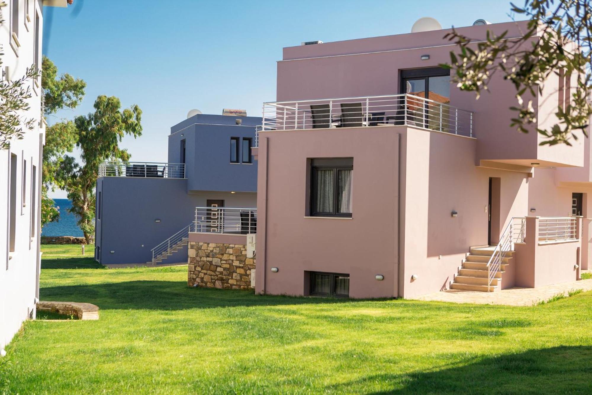 Blue Waves Luxury Suites By The Sea Plomari Exterior foto