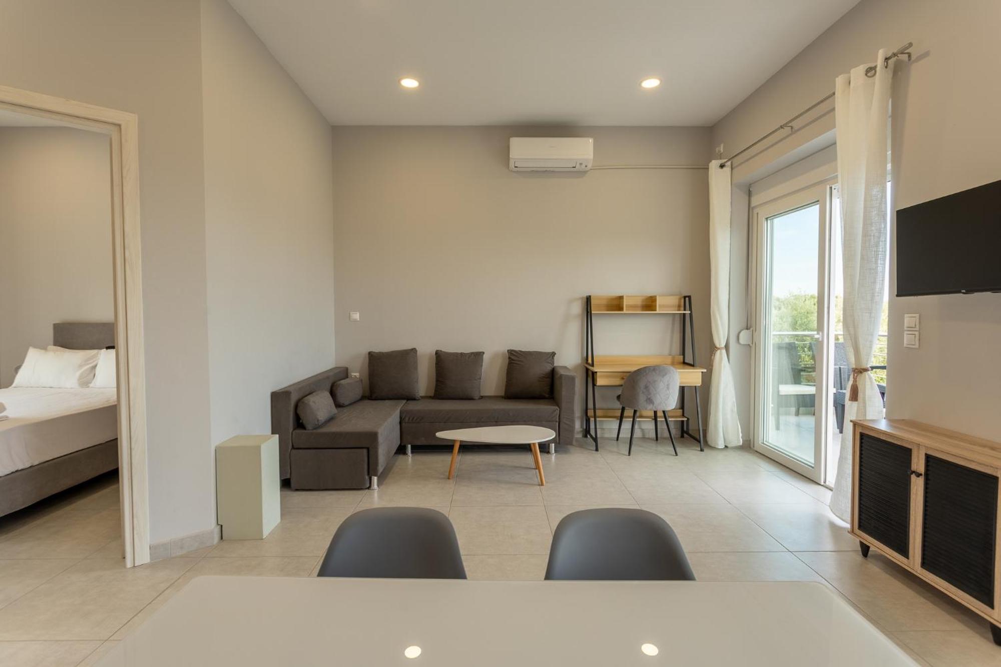 Blue Waves Luxury Suites By The Sea Plomari Exterior foto