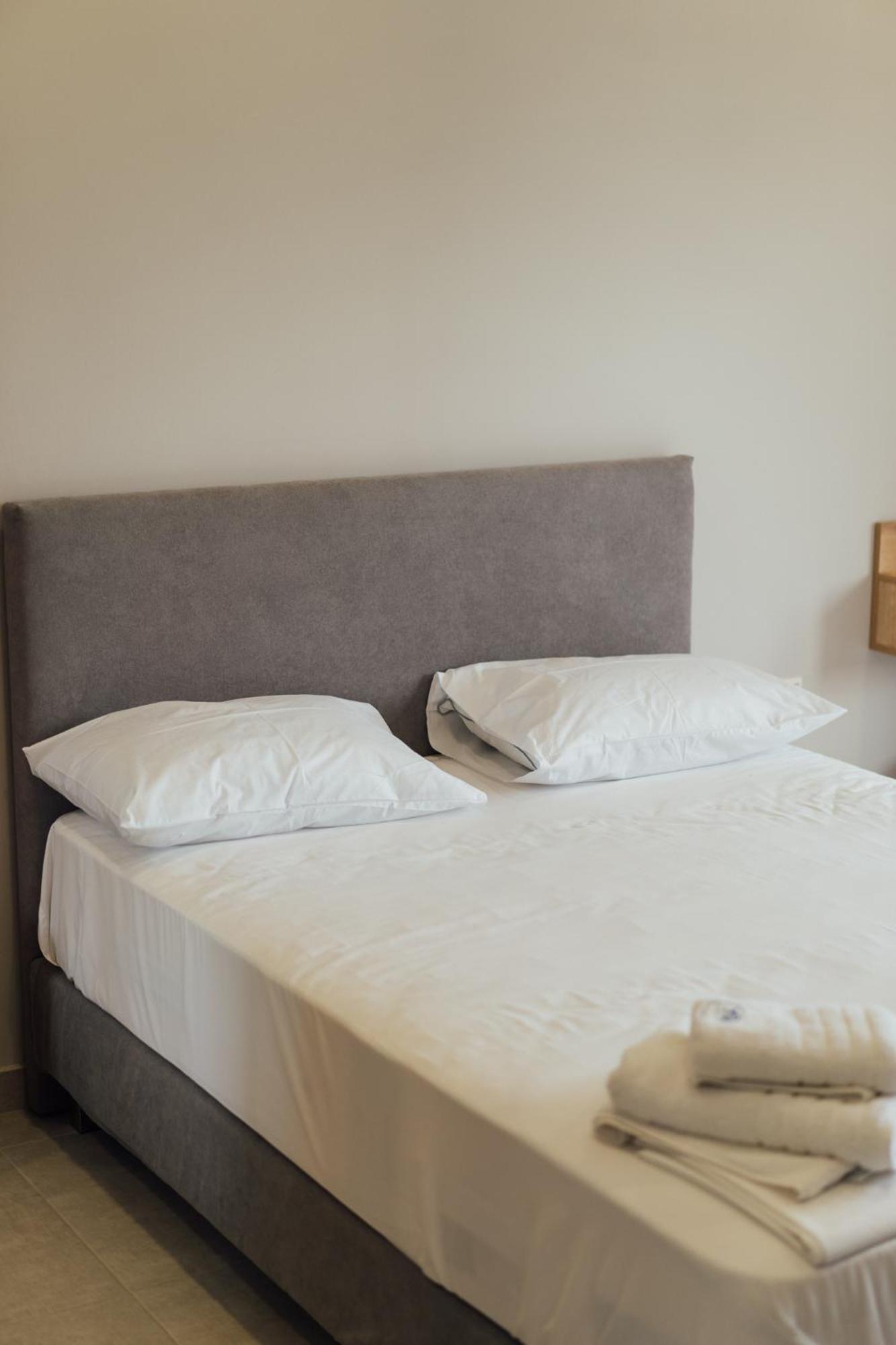 Blue Waves Luxury Suites By The Sea Plomari Exterior foto