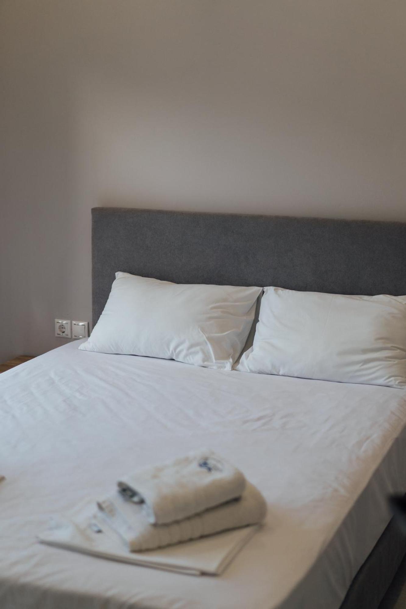Blue Waves Luxury Suites By The Sea Plomari Exterior foto