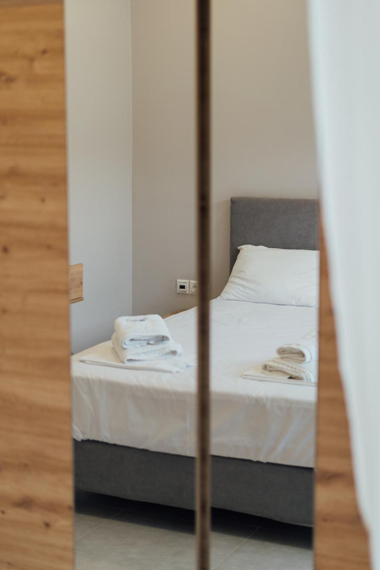 Blue Waves Luxury Suites By The Sea Plomari Exterior foto