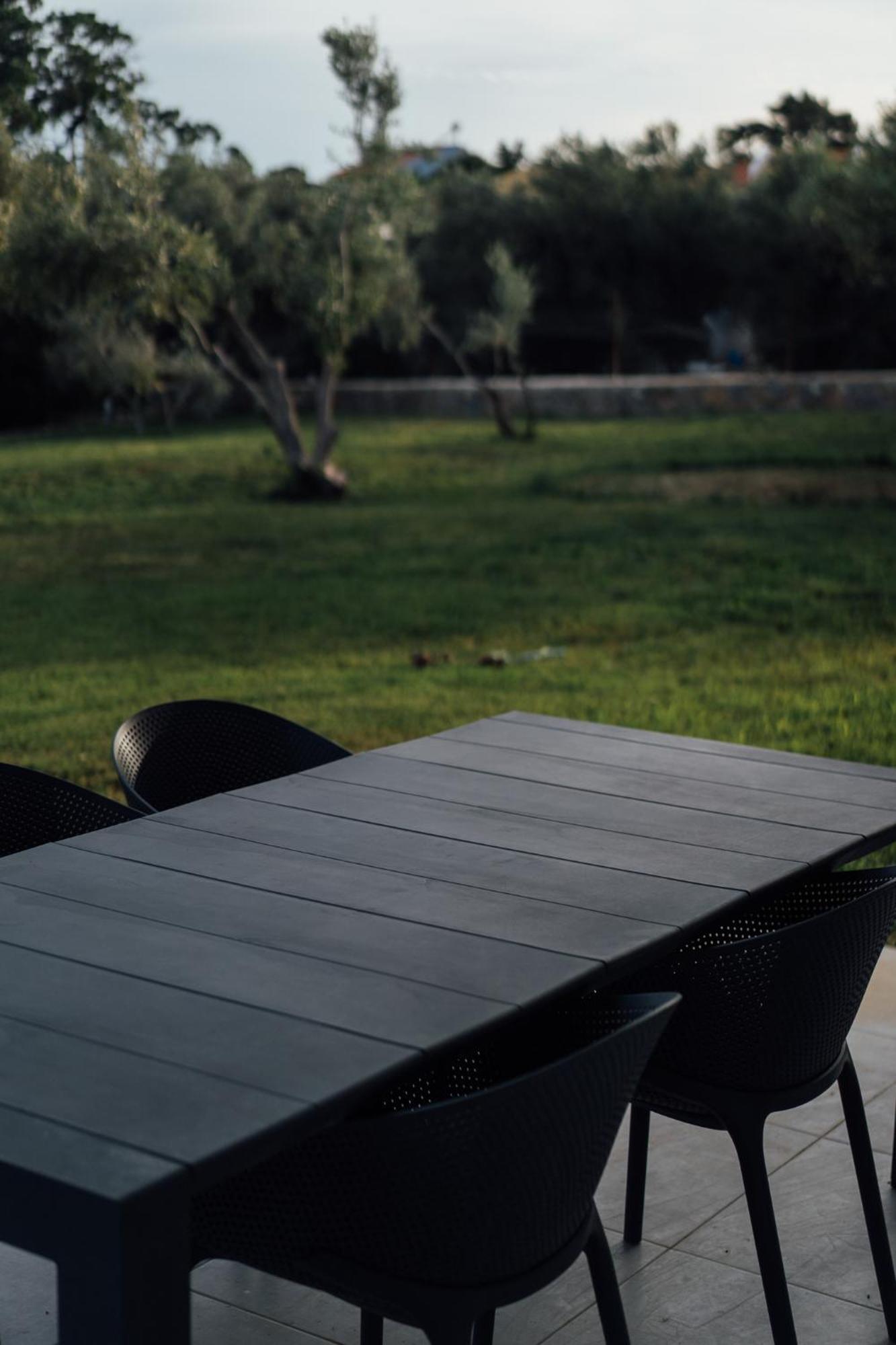 Blue Waves Luxury Suites By The Sea Plomari Exterior foto