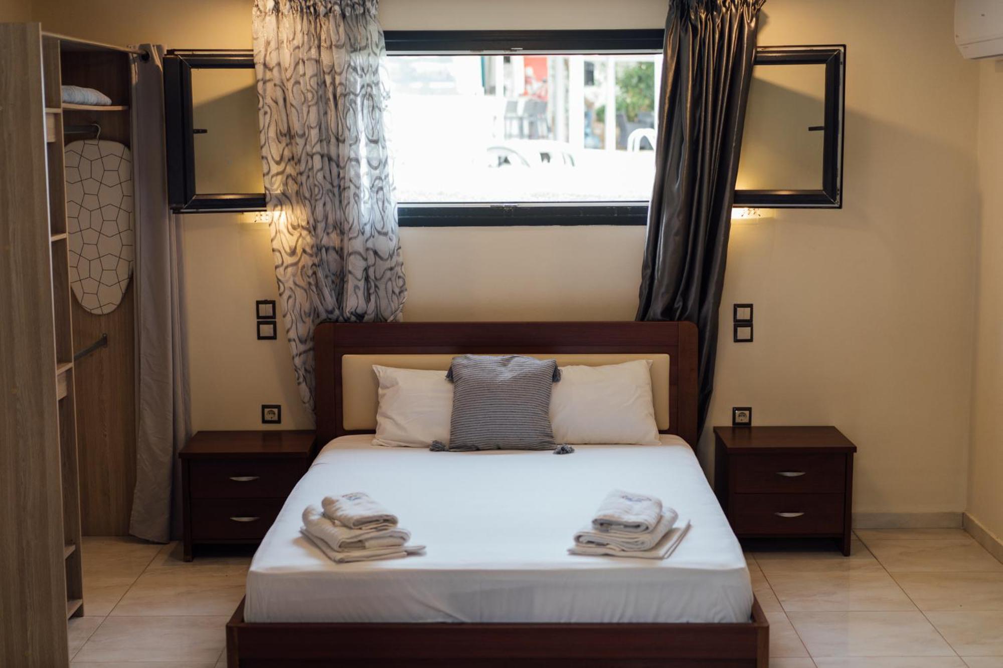 Blue Waves Luxury Suites By The Sea Plomari Exterior foto