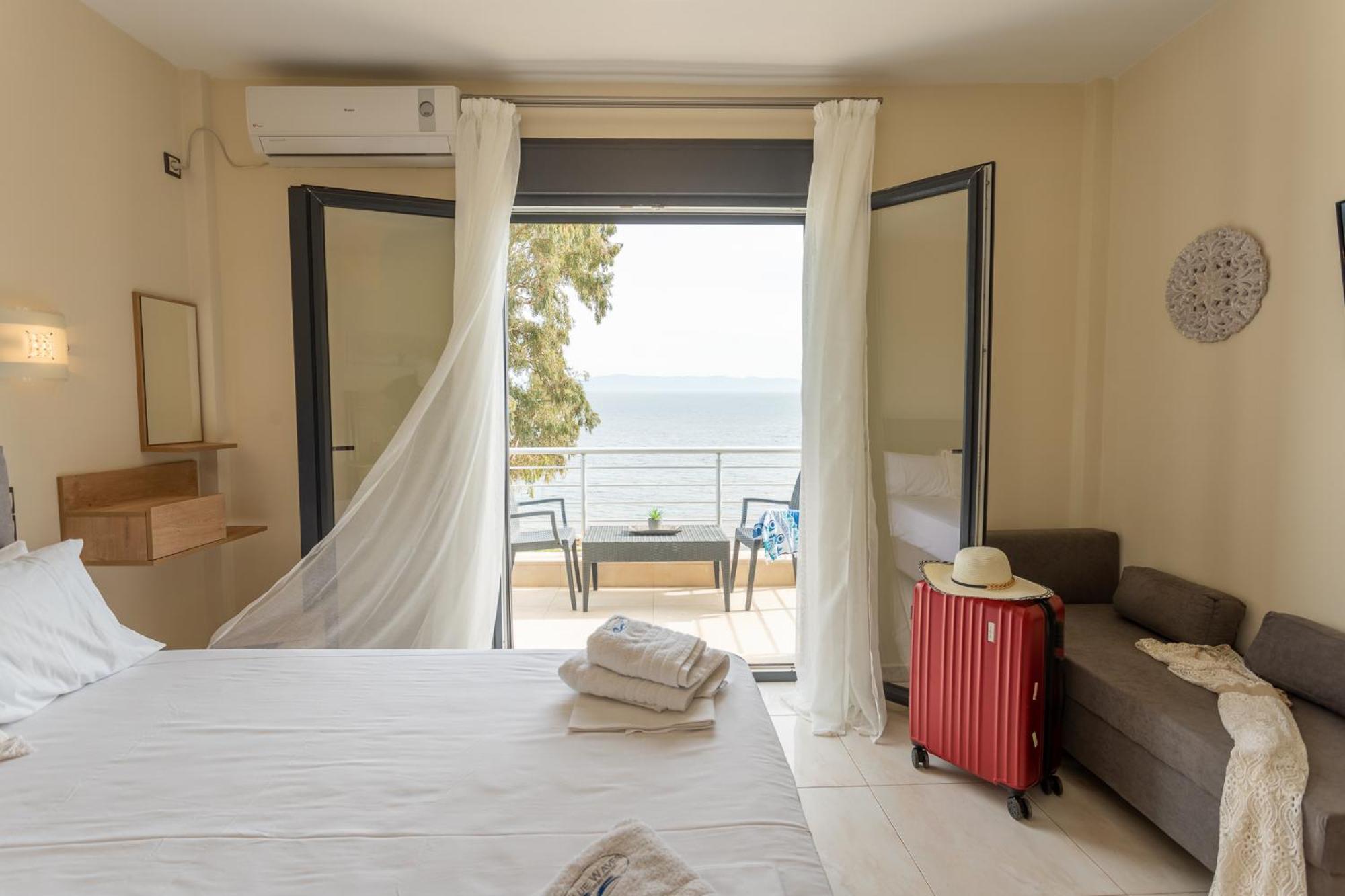 Blue Waves Luxury Suites By The Sea Plomari Exterior foto