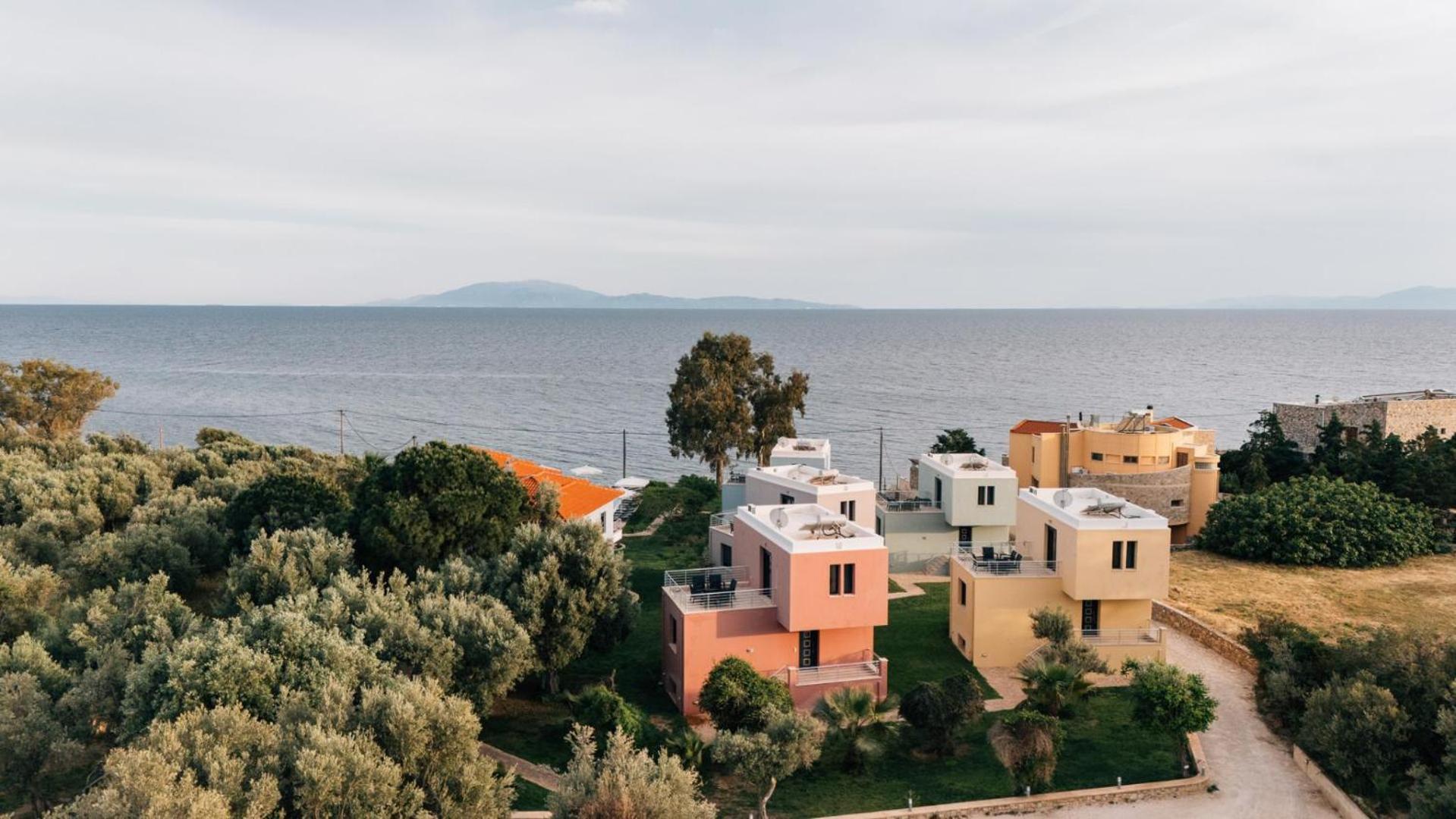 Blue Waves Luxury Suites By The Sea Plomari Exterior foto