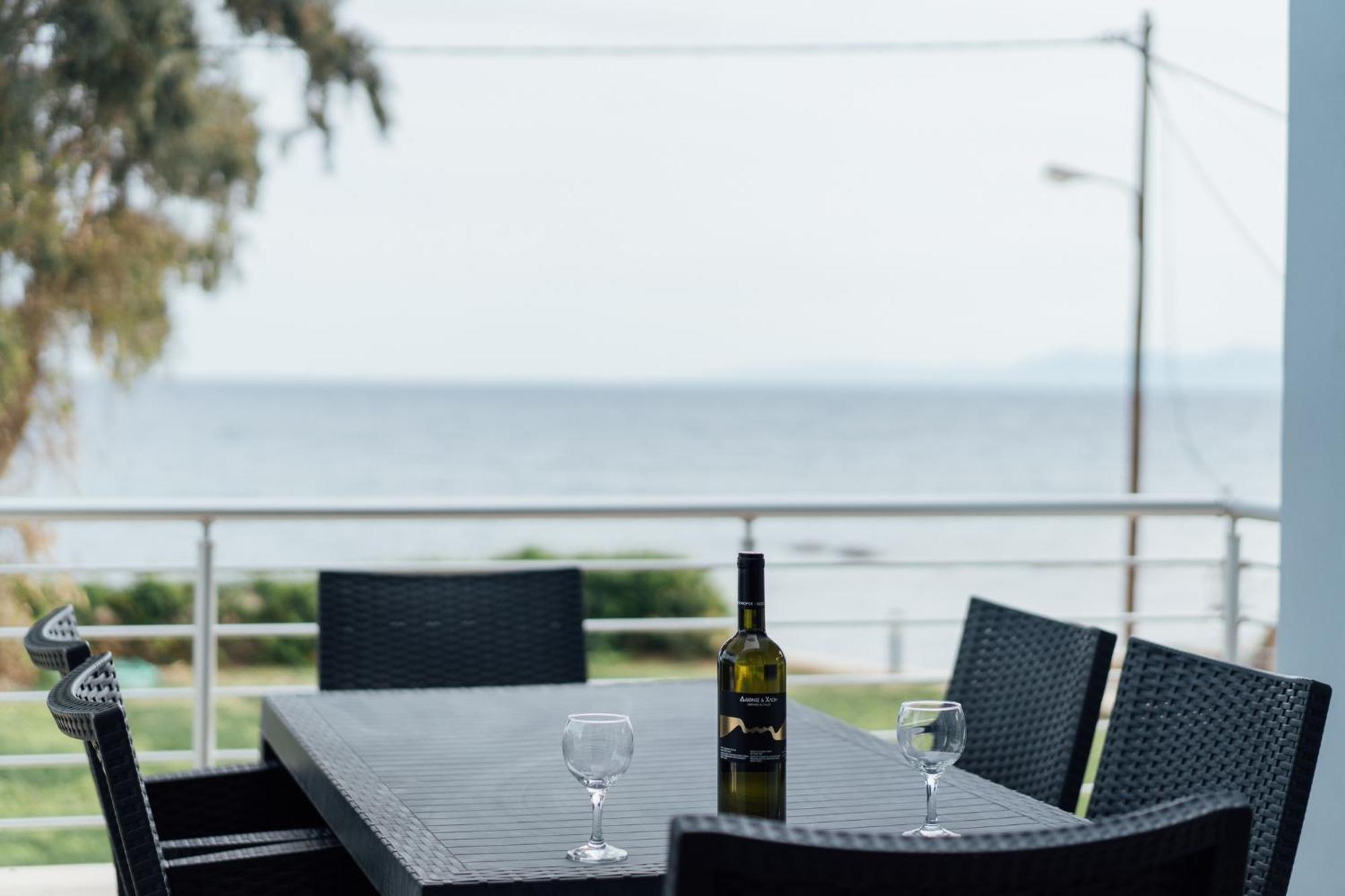 Blue Waves Luxury Suites By The Sea Plomari Exterior foto