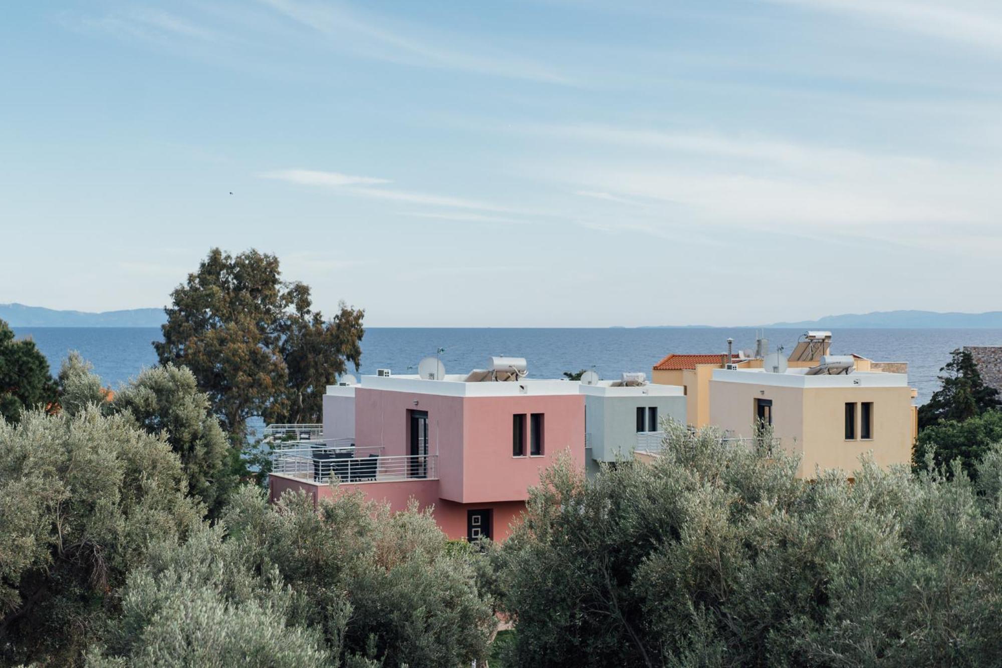 Blue Waves Luxury Suites By The Sea Plomari Exterior foto