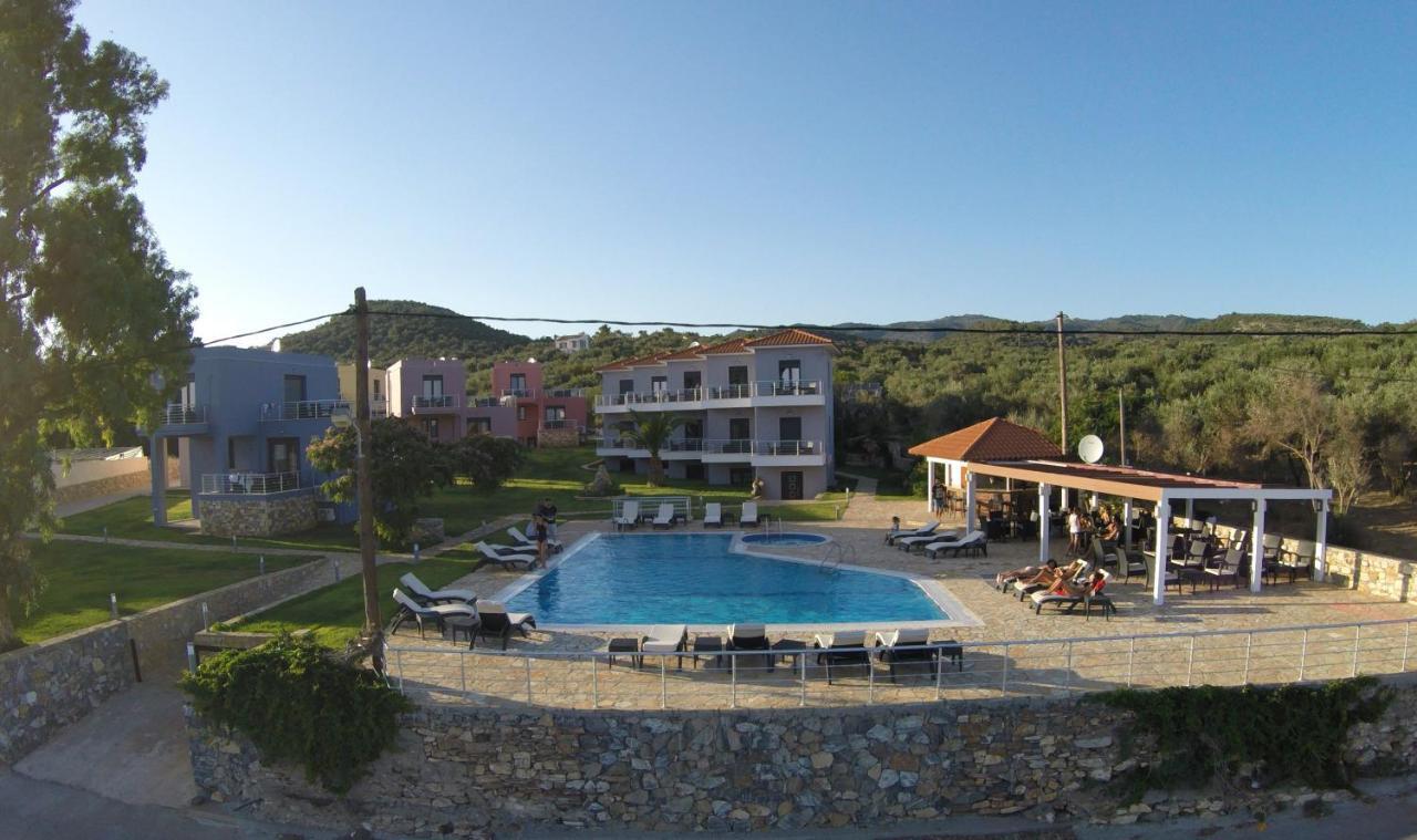 Blue Waves Luxury Suites By The Sea Plomari Exterior foto